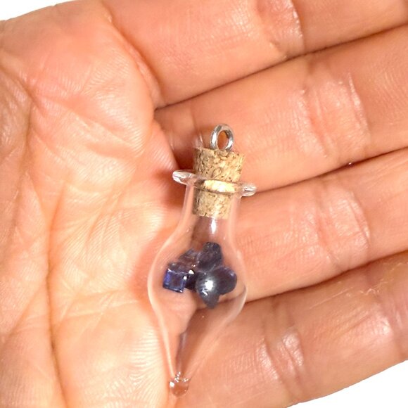 2/20$, Small Glass Bottle Pendant + Tiny Genuine Violet Iolite Cabochons - Picture 6 of 6